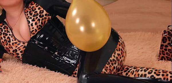 trendsHot kinky video with horny MILF with big shiny ass inflatable rubber air balloons